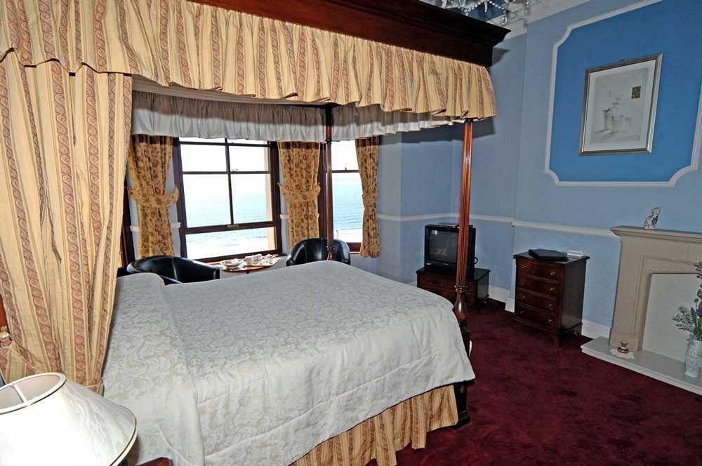 No: 1 The Esplanade Guest Accommodation. Tenby Kültér fotó