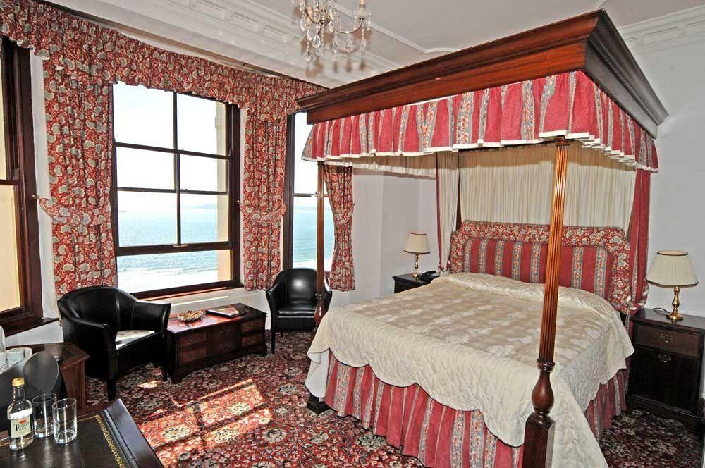 No: 1 The Esplanade Guest Accommodation. Tenby Kültér fotó